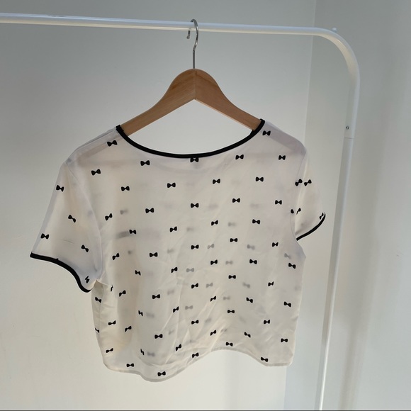 Urban Outfitters One Clothing Cropped Bow Print Top Size M - Picture 2 of 4